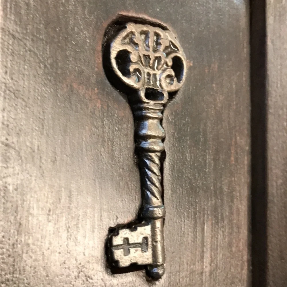 PIER 1 Vintage Wooden Framed Skeleton Key